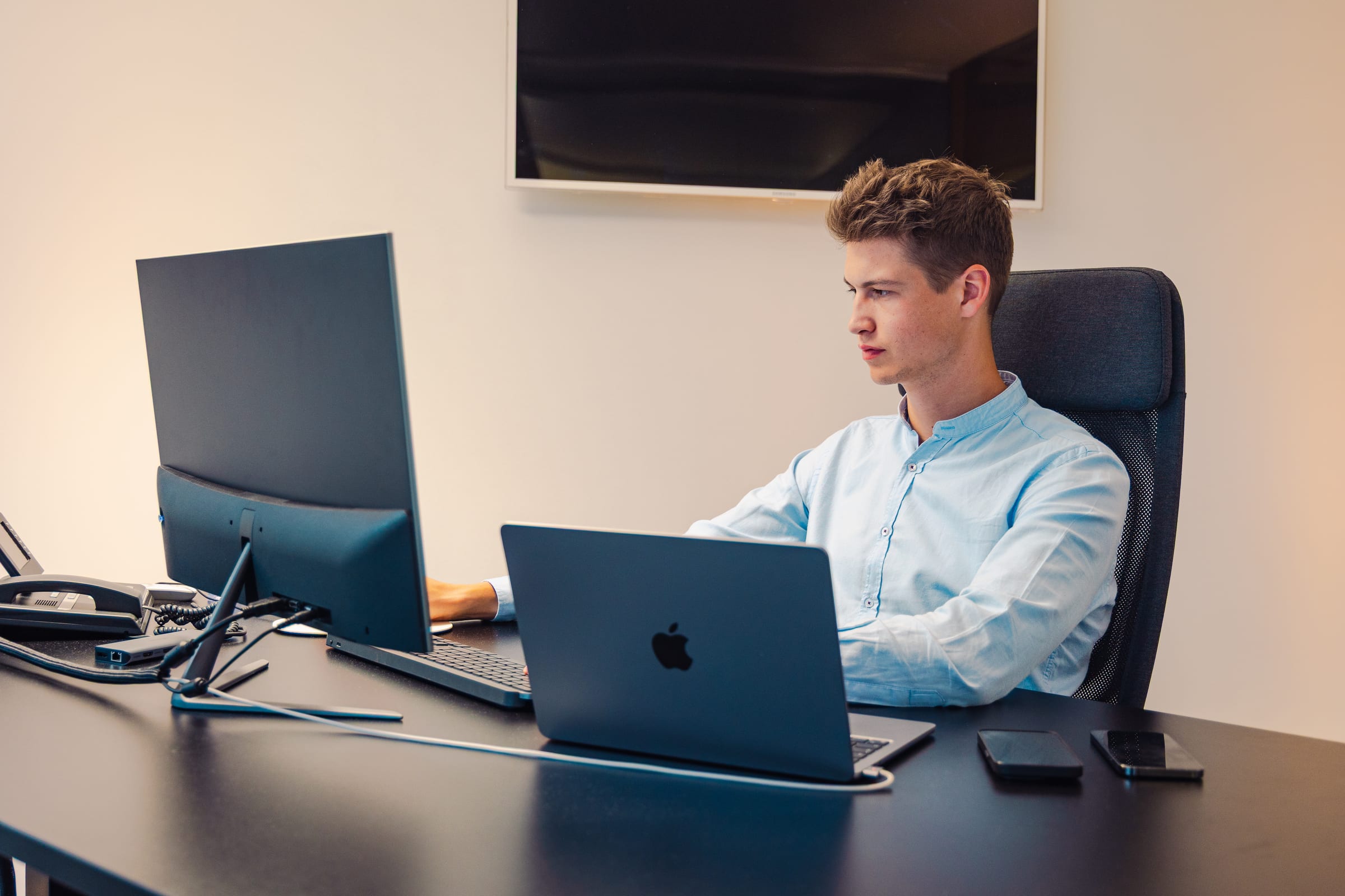 Arbeit am Schreibtisch im TDM Büro